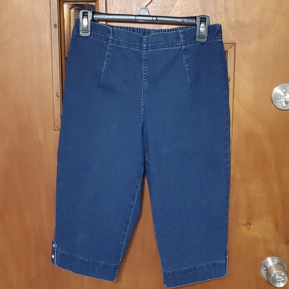 Croft and Barrow Denim capris. Size 8 petite